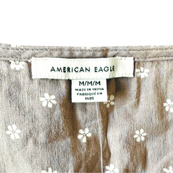 AMERICAN EAGLE tan w/white flowers smocked flutter sleeve tie front top M - NWT! - Picture 3 of 5